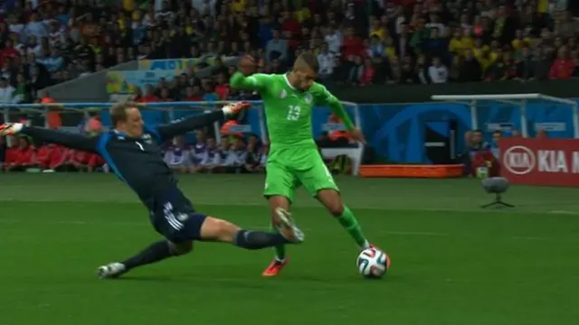 Manuel Neuer tackle