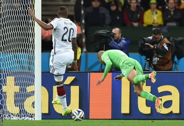 Islam Slimani header