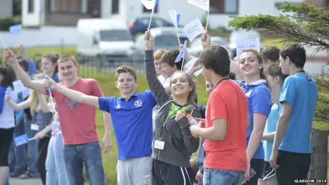 Cheering in Brae