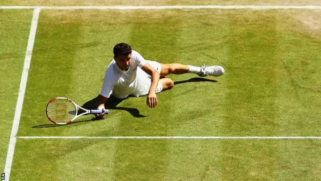 Dimitrov slips