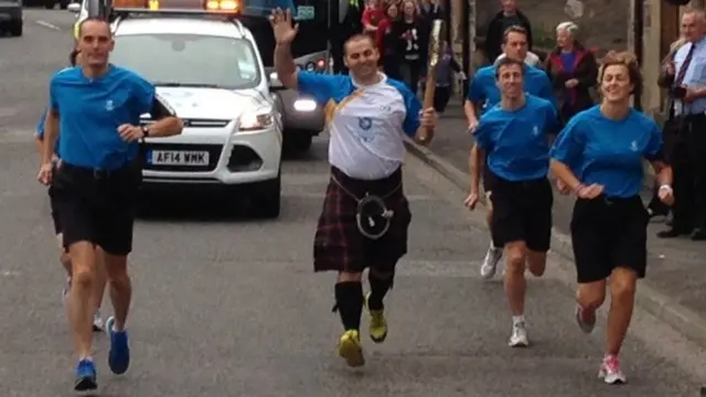 Andy Cameron runs with kilt