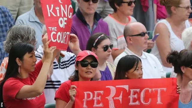 Roger Federer fans