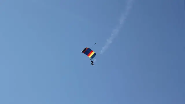 baton parachute