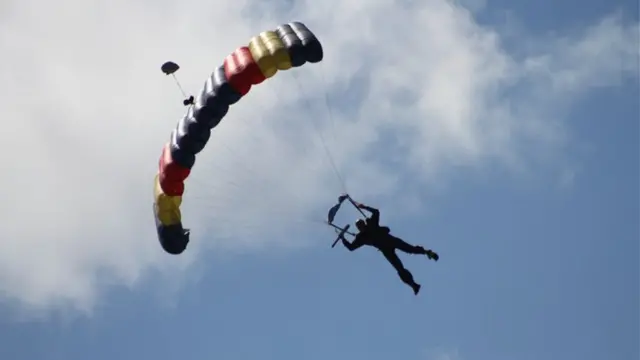 baton parachute