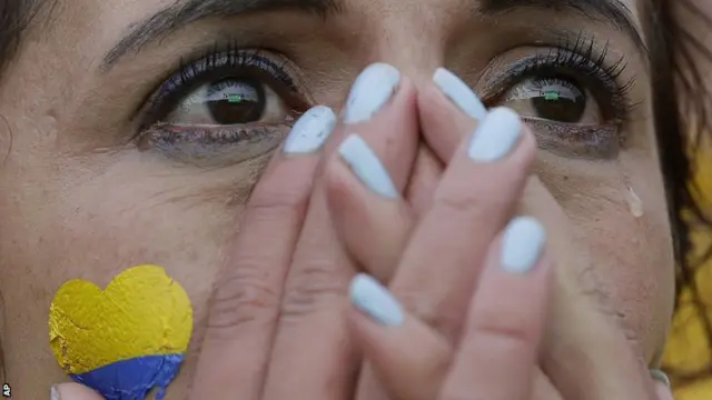 A female Colombia fan cries