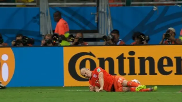 Arjen Robben on the ground