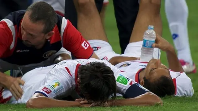 Exhausted Costa Rica players