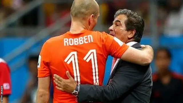 Arjen Robben and Costa Rica head coach Jorge Luis Pinto