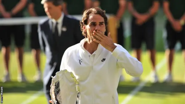 Roger Federer kiss