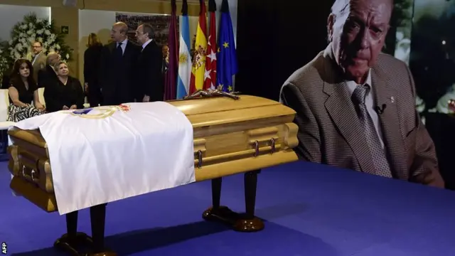 Alfredo Di Stefano's coffin