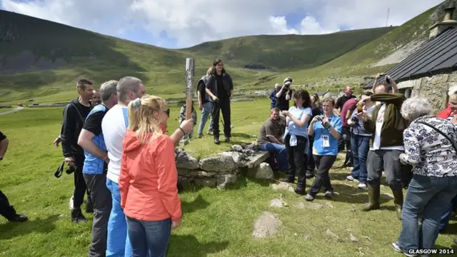 Colin Macleod, crowds on Hirta