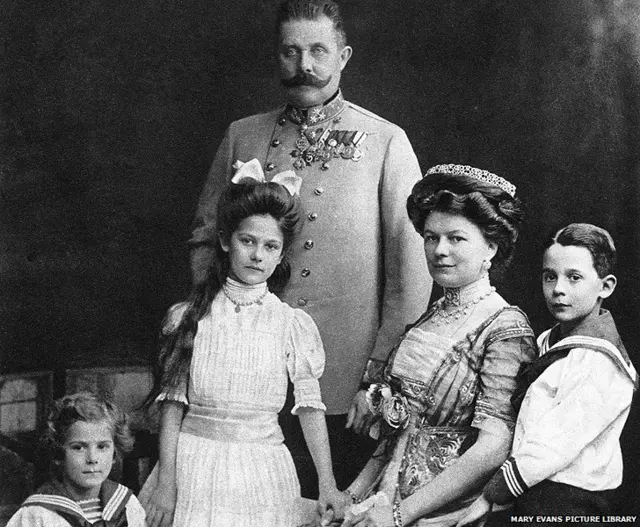 Franz Ferdinand with his wife Sophie and children Ernst, Sophie and Maximilian in 1910