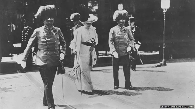 Franz Ferdinand and Sophie at Sarajevo train station