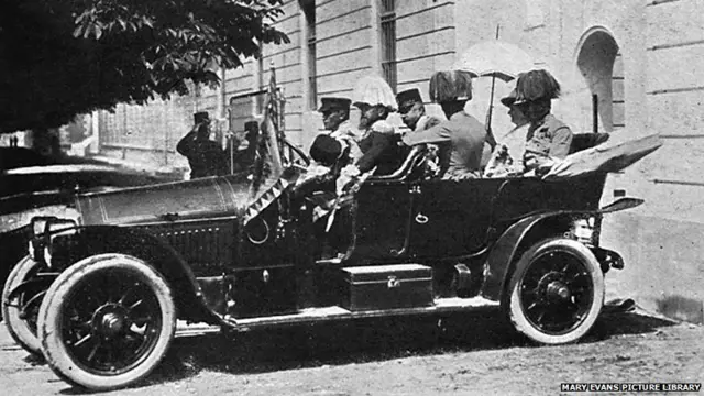 Archduke Franz Ferdinand and Sophie in an open-top car