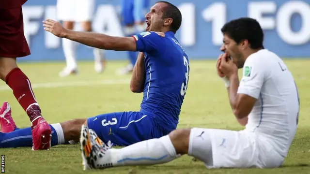 Luis Suarez, of Uruguay, and Giorgio Chiellini, of Italy