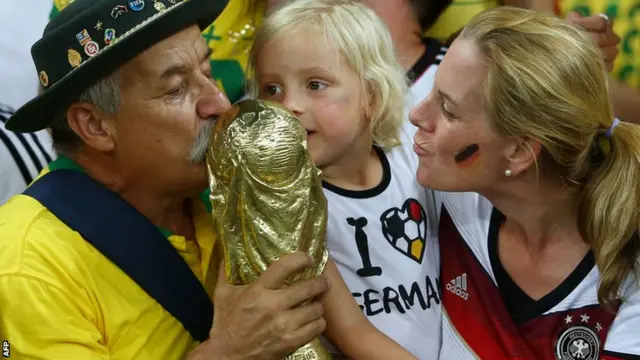 Germany fans kiss World Cup