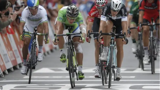 Matteo Trentin (right) beats Peter Sagan on stage seven