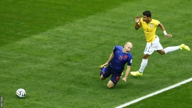 Thiago Silva challenges Arjen Robben