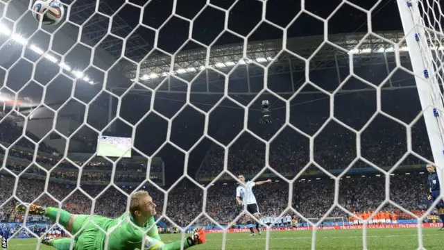 Maxi Rodriguez penalty against Netherlands for Argentina