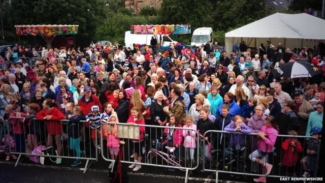 Crowd waiting for the baton