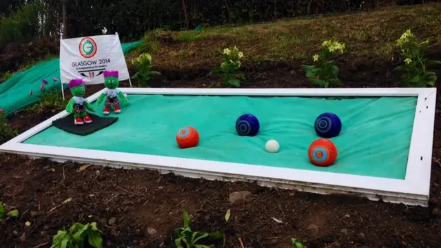 mini bowling green display