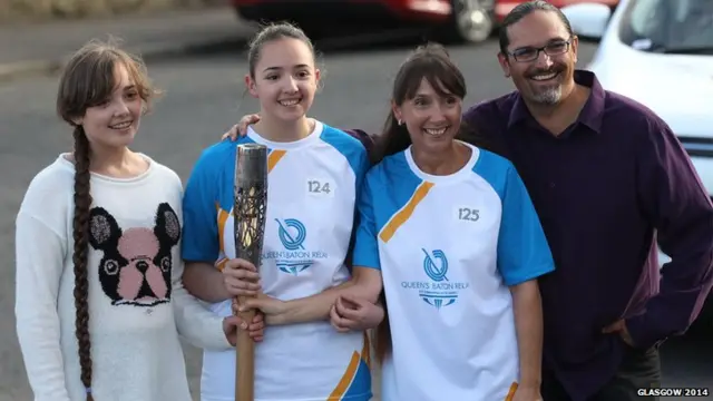 Suzanne Fernando and daughter Jordan with family