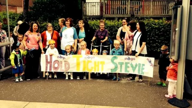 Supporters for the Queen's Baton Relay