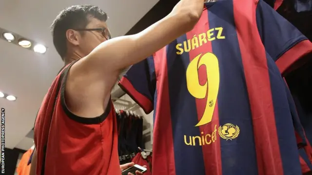 A fan buys a Luis Suarez shirt