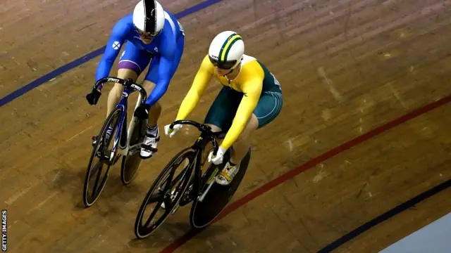 Australia's Anna Meares (R) and Scotland's Jenny Davis