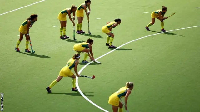 The Australian team prepare for a penalty corner