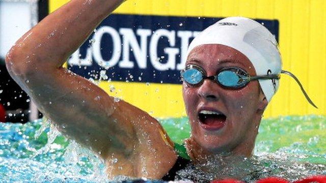 Wales' Jazz Carlin wins gold in 800m freestyle final