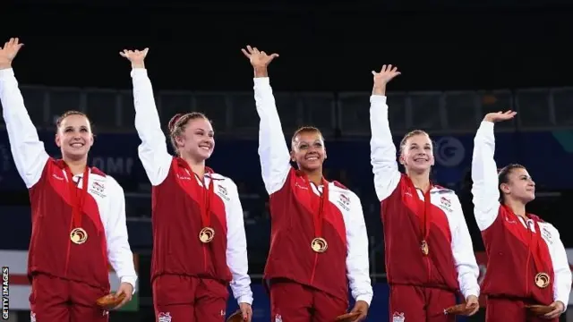 Ruby Harrold, Hannah Whelan, Kelly Sim, Rebecca Downie and Claudia Fragapane of England