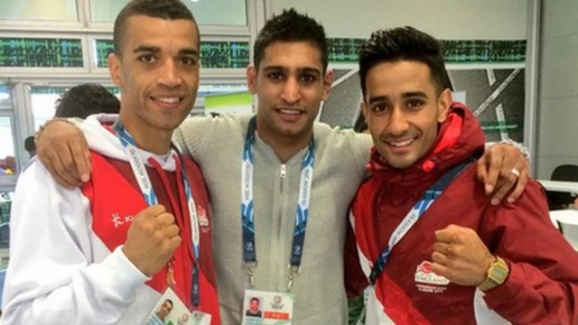 Amir Khan conratulates Qais Ashfaq