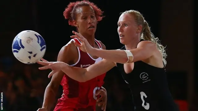 Laura Langman of New Zealand releases the ball as she is pressured by Serena Guthrie of England