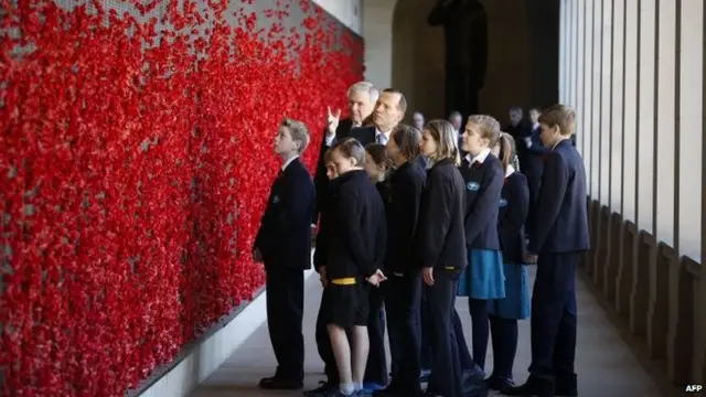 Australia PM Tony Abbott with schoolchildren during a walk at the "Roll of Honour" in Canberra (4 Aug 2014)