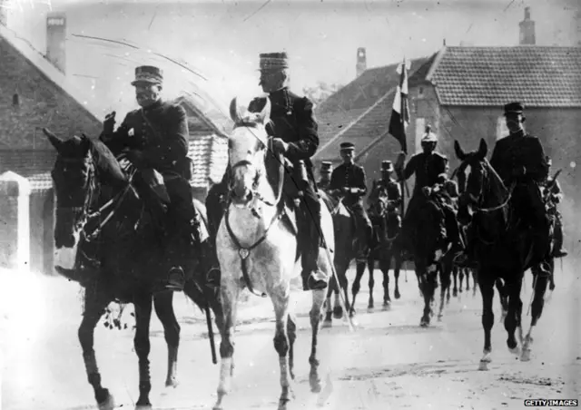 French soldiers travel to the Front