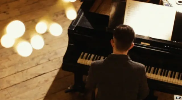 Gareth Malone plays WW1 songs