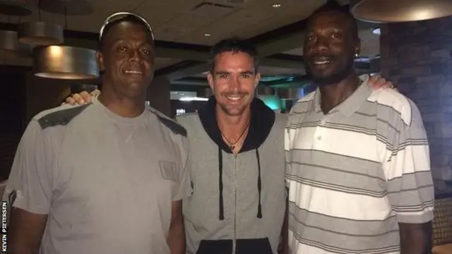 Courtney Walsh (left), Kevin Pietersen and Curtly Ambrose