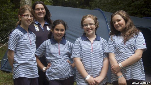 Girl Guides wearing their previous uniform