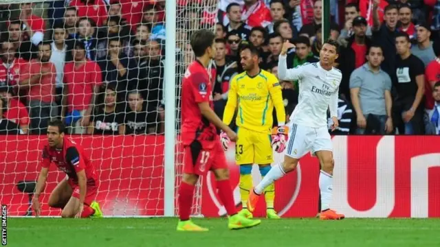 Cristiano Ronaldo celebrates