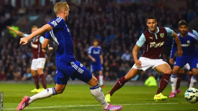 Andre Schurrle scores Chelsea's second goal