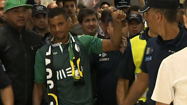 Nani arrives back in Lisbon