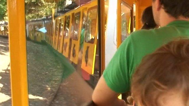 Miniature train at Longleat derailing in 2011