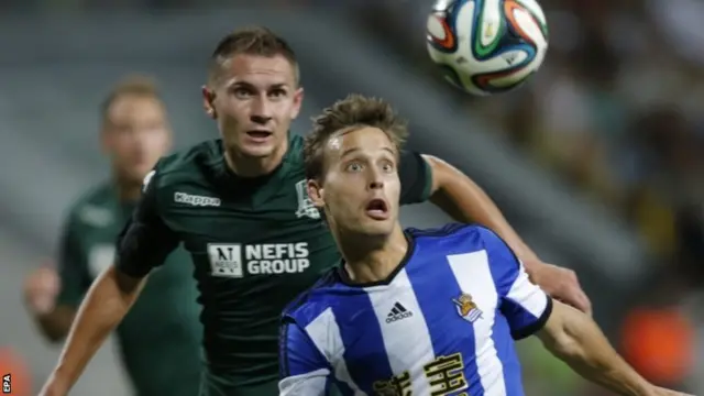 Sergio Canales (right) in action for Sociedad