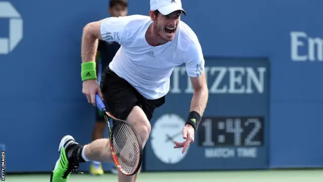 Andy Murray scrambling