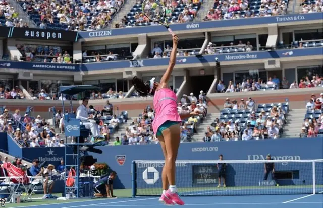 Peng Shuai serves