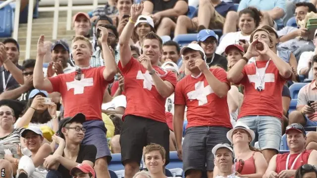 Roger Federer of Switzerland cheer