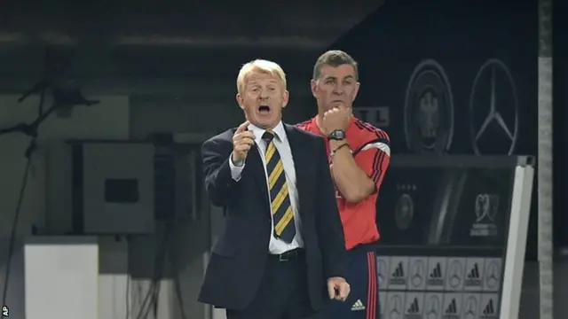 Gordon Strachan gestures to his players