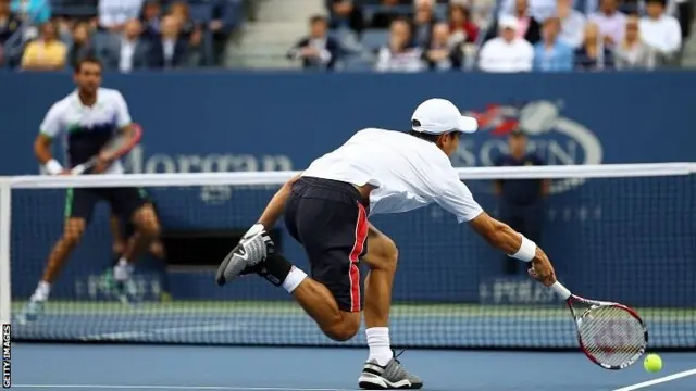 Kei Nishikori struggles to reach the ball