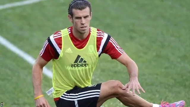 Gareth Bale trains with Wales